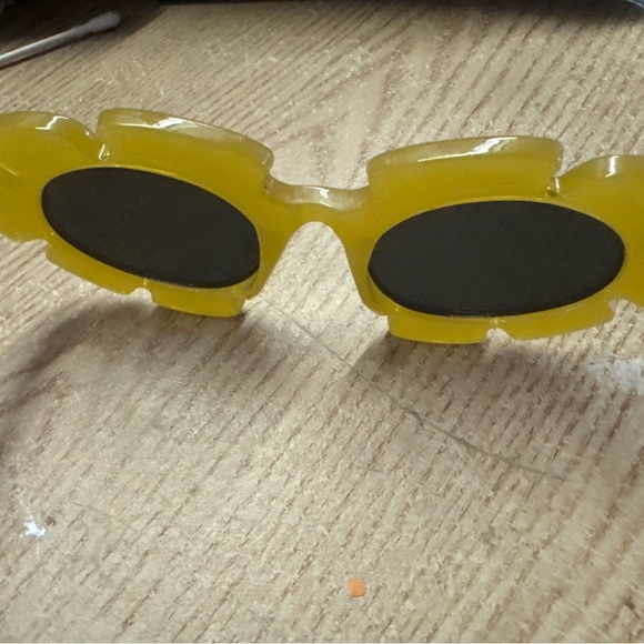 Yandy Yellow Sunglasses - Picture 7 of 8
